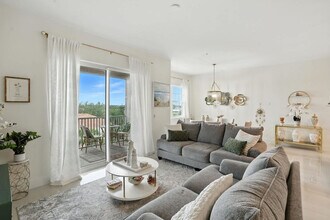 15900 Royal Pointe Ln in Ft. Myers, FL - Building Photo - Building Photo