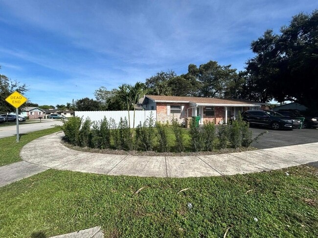 4350-4352 SW 62nd Ave in Davie, FL - Building Photo - Building Photo