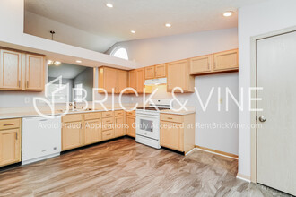 5745 Sundial Dr in Galloway, OH - Foto de edificio - Building Photo