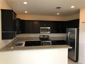 8806 NW 103rd Ave in Doral, FL - Building Photo - Building Photo