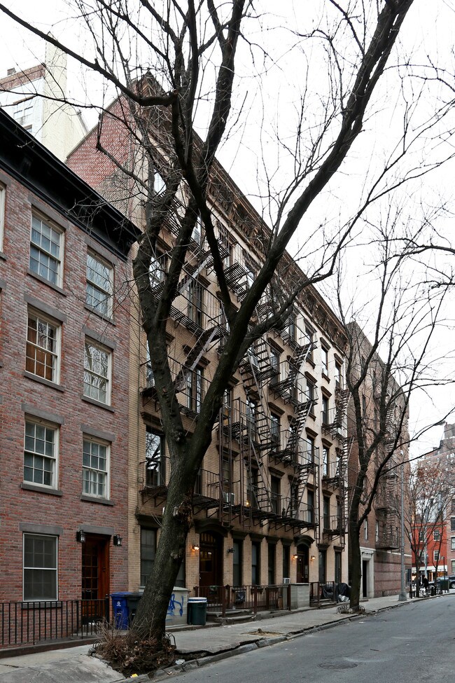 5-7 1/2 Jane St in New York, NY - Foto de edificio - Building Photo