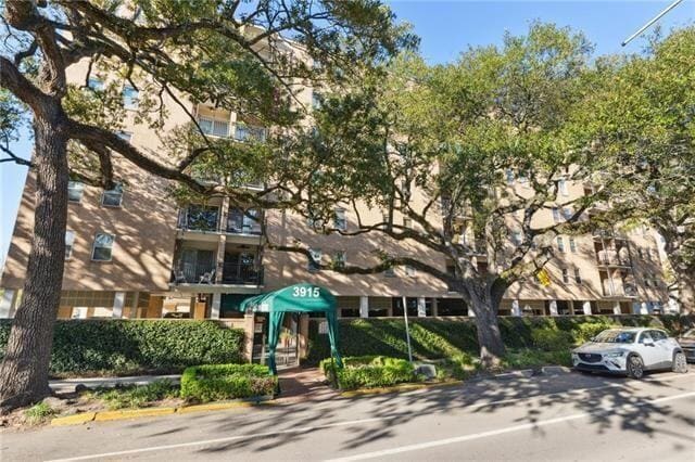 3915 St Charles Ave, Unit 503 in New Orleans, LA - Building Photo - Building Photo