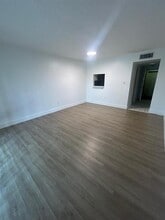 4334 NW 9th Ave in Pompano Beach, FL - Foto de edificio - Building Photo