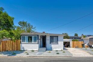 6830 Tower St in La Mesa, CA - Building Photo