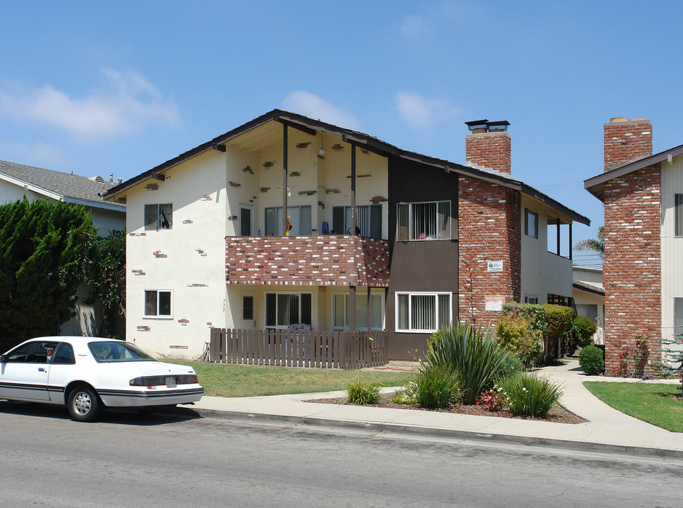 735-739 Ivywood Dr in Oxnard, CA - Building Photo