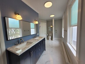 232 Broadway, Unit Unit A in Rockland, ME - Building Photo - Building Photo