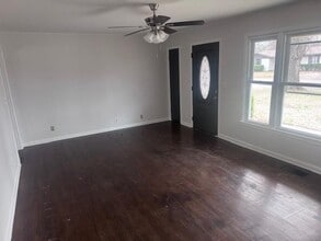 2025 Cedar St in Paris, TX - Building Photo - Building Photo