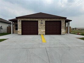 9 Valley S Cir in La Feria, TX - Building Photo
