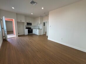 1036 Western Ave in Glendale, CA - Building Photo - Building Photo
