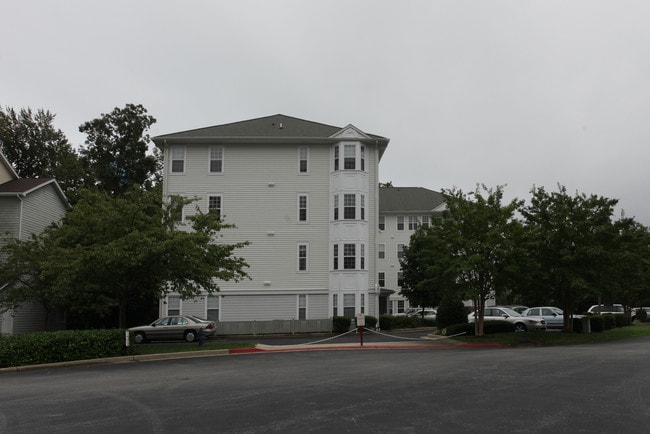 Sea Side Court in North Beach, MD - Foto de edificio - Building Photo