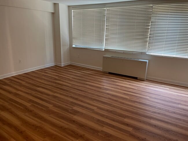 2030 F St NW, Unit 310 in Washington, DC - Building Photo - Building Photo