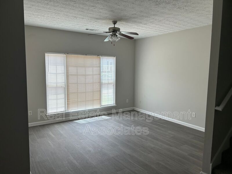 1749 Carrington Dr in Griffin, GA - Foto de edificio