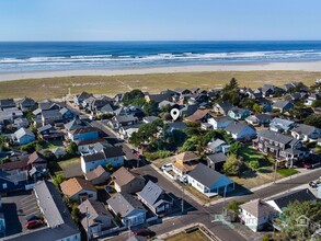 210 6th Ave in Seaside, OR - Foto de edificio - Building Photo