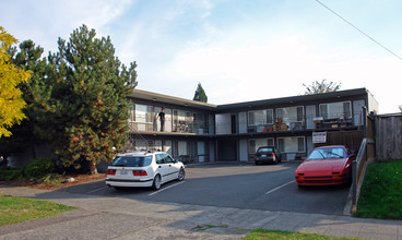 Gilman Park Plaza in Seattle, WA - Building Photo - Building Photo