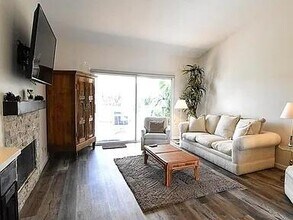210 Desert Falls Dr E in Palm Desert, CA - Building Photo - Building Photo