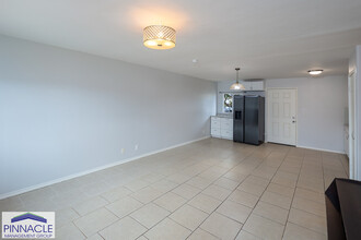 1367 Kuahaka St in Pearl City, HI - Foto de edificio - Building Photo