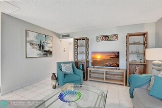 204 Burgundy E in Delray Beach, FL - Building Photo - Building Photo