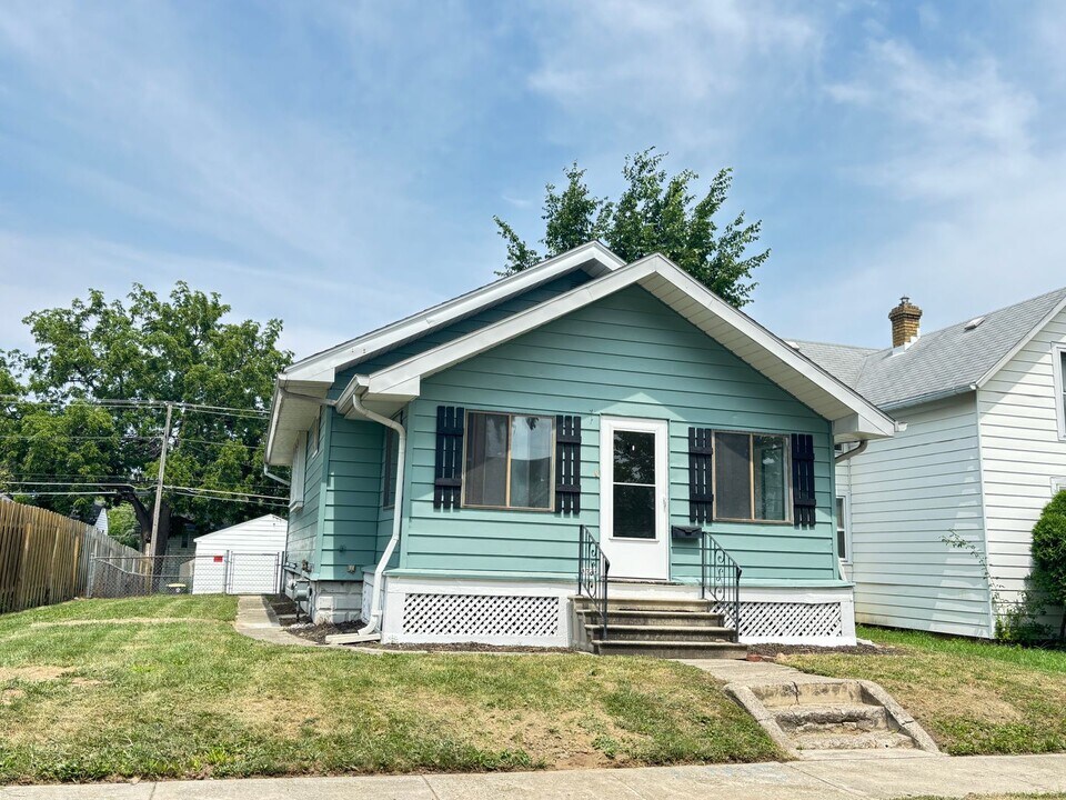 1722 Sinclair St in Fort Wayne, IN - Building Photo
