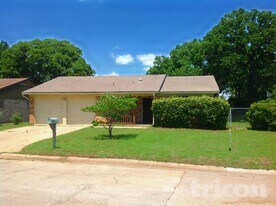 1721 Oak Tree Dr in Denton, TX - Building Photo