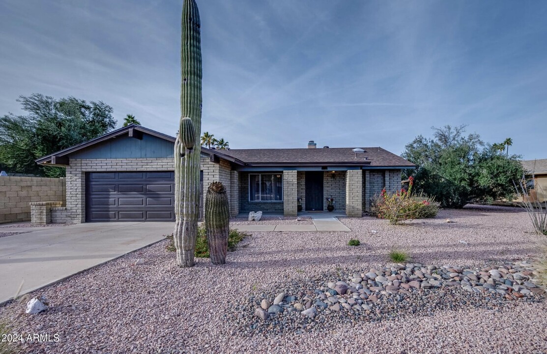 2014 E Magdalena Dr in Tempe, AZ - Building Photo