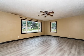 327 S Cedar St in Boone, IA - Building Photo - Building Photo