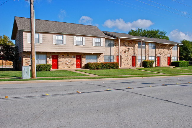 Westwood Townhomes in Duncanville, TX - Building Photo - Building Photo