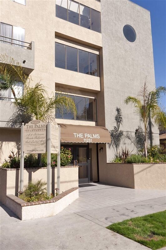 11251 Morrison St in Los Angeles, CA - Building Photo - Building Photo