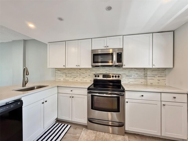 114 Royal Pk Dr, Unit 3A in Oakland Park, FL - Building Photo - Building Photo