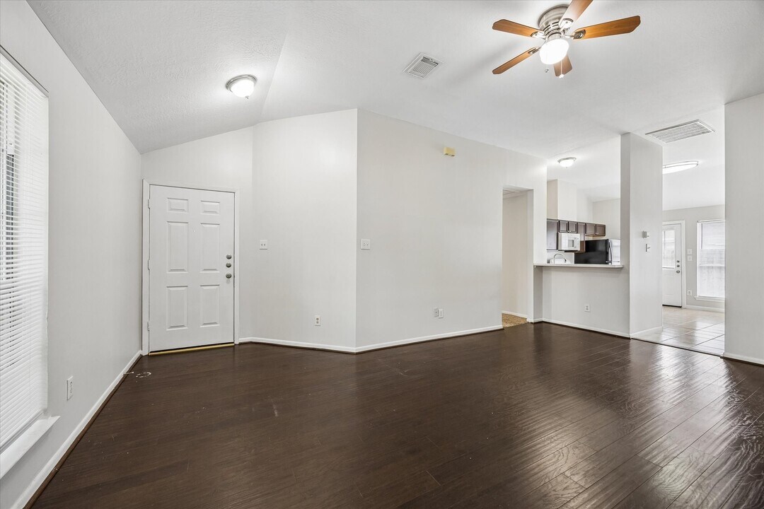 6410 Tabana Dr in Katy, TX - Building Photo