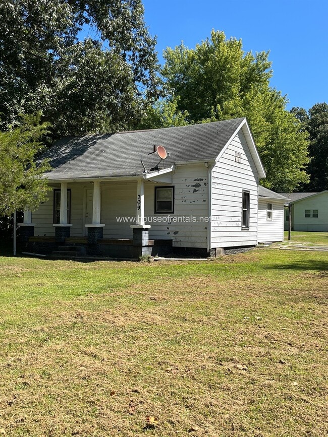 property at 709 N Maple St