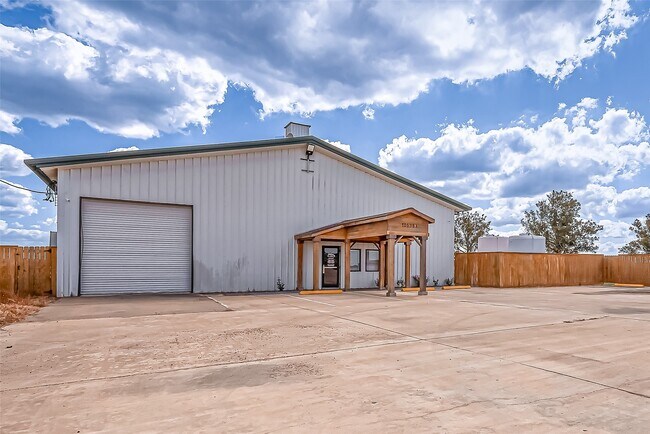 10535 Dannhaus Rd in Needville, TX - Building Photo - Building Photo