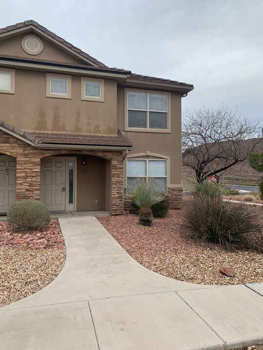 3155 S Hidden Valley Dr in Saint George, UT - Building Photo
