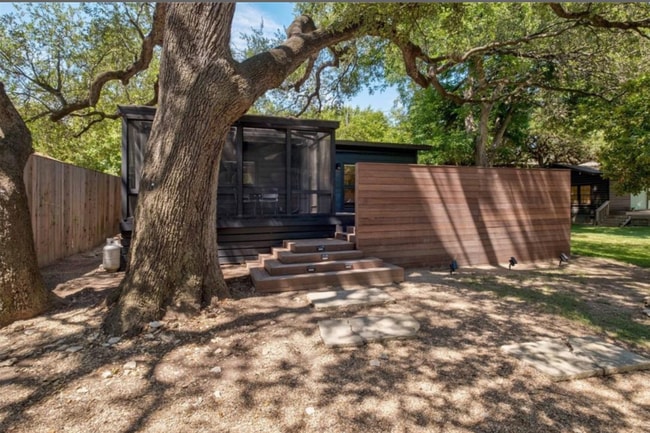 property at 503 E Live Oak St