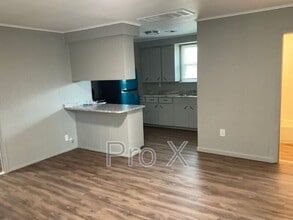 304 E Park St in Pittsburg, KS - Foto de edificio - Building Photo