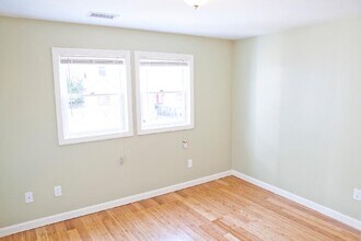 23 Evergreen St, Unit 2 in Boston, MA - Building Photo - Building Photo