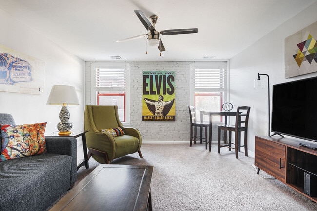 615 N East St in Indianapolis, IN - Foto de edificio - Building Photo