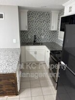 1807 S Brookside Ave in Independence, MO - Building Photo