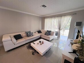 1001 NW 45th St, Unit 6 in Pompano Beach, FL - Building Photo - Building Photo