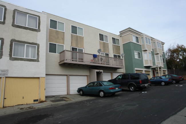 391 Susie Way in South San Francisco, CA - Foto de edificio - Building Photo