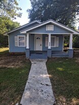 1018 Bruce St in Oxford, AL - Building Photo