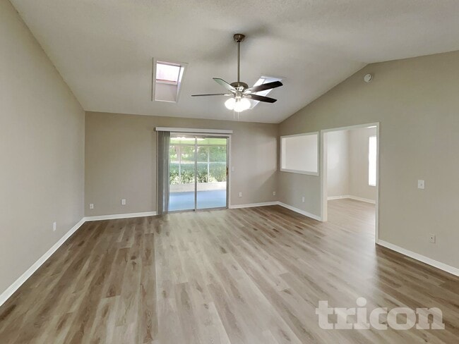 2388 Kirkwall St in Orange Park, FL - Foto de edificio - Building Photo