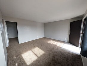 1588 Lansing St in Aurora, CO - Foto de edificio - Building Photo