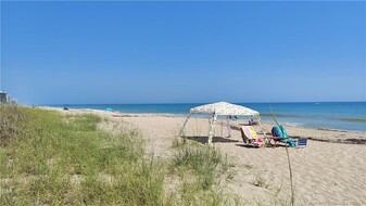 10200 S Ocean Dr in Jensen Beach, FL - Building Photo