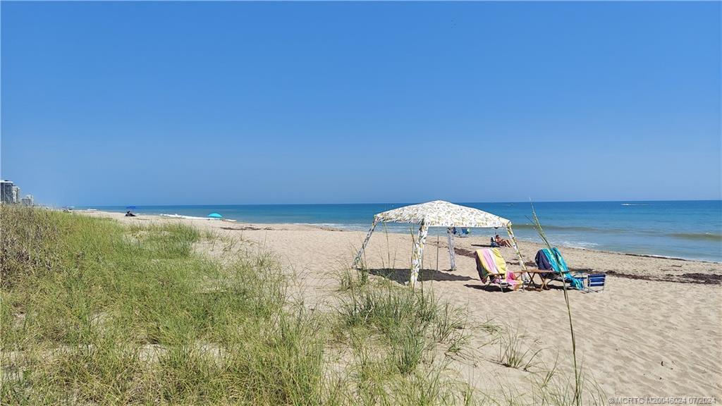 10200 S Ocean Dr in Jensen Beach, FL - Building Photo