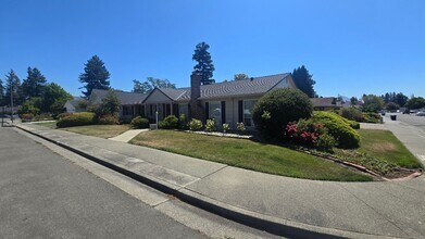 3858 Lanewood Way in Santa Rosa, CA - Building Photo - Building Photo