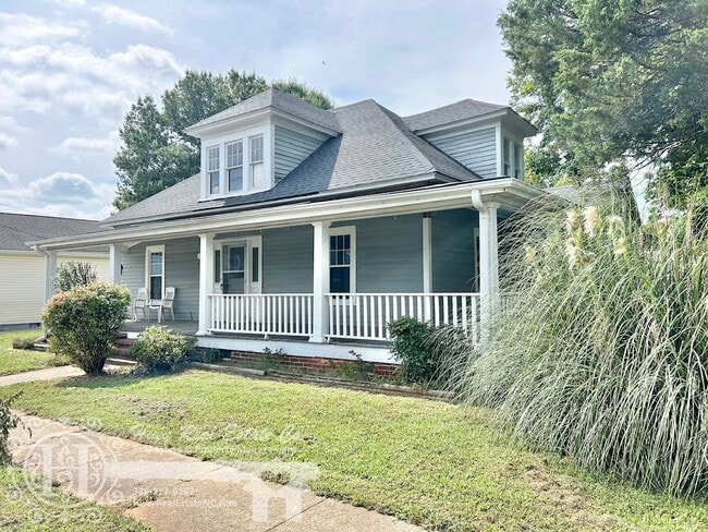 property at 1021 Dixie St