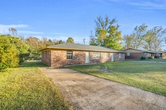 340 Wyman Dr, Unit 340 in West Point, MS - Building Photo - Building Photo