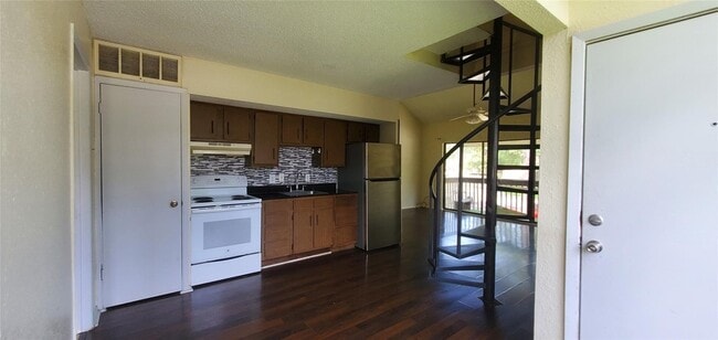 12900 Walden Rd, Unit 422D in Montgomery, TX - Foto de edificio - Building Photo