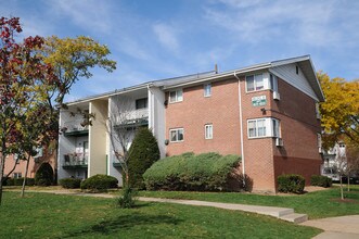 State Fayette Gardens in Perth Amboy, NJ - Building Photo - Building Photo
