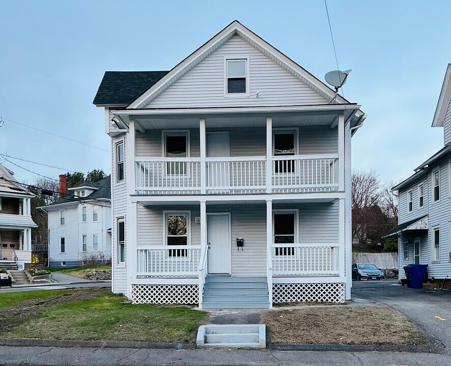 112 Brookside Ave in Torrington, CT - Building Photo